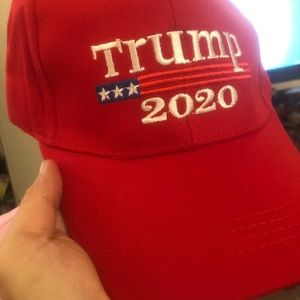 Red Trump 2020 hat